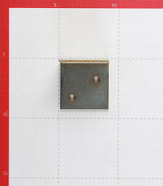 Уголок соединительный оцинкованный 40х40х40х2 мм с желтой пассивацией