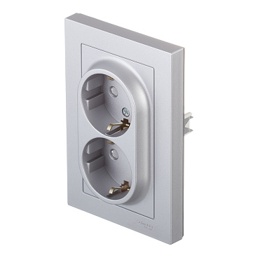 Розетка Systeme Electric AtlasDesign встраиваемая алюминий со шторками (ATN000326)