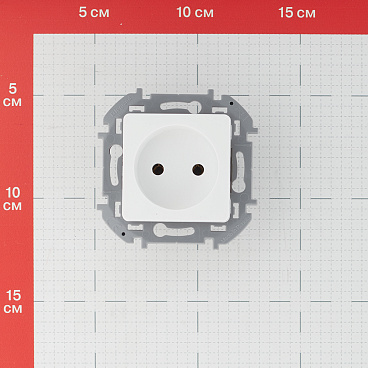 Розетка Legrand Inspiria встраиваемая белая (673710)