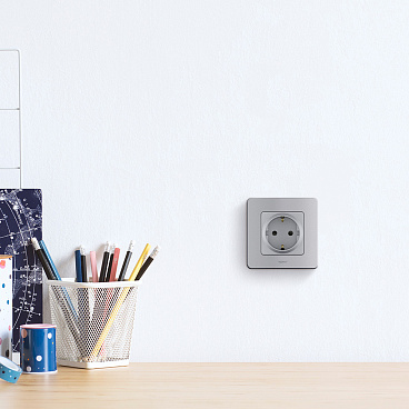 Рамка Legrand Inspiria одноместная алюминий (673932)