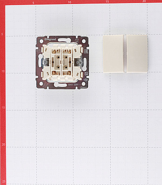 Переключатель Legrand Valena двухклавишный встраиваемый слоновая кость (695604)