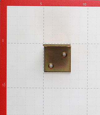 Уголок соединительный оцинкованный 30х30х30х2 мм с желтой пассивацией