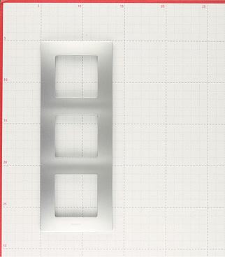 Рамка Legrand Etika трехместная алюминий (672553)