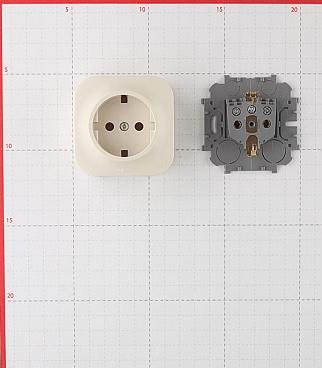 Розетка Legrand Quteo накладная слоновая кость (782241)