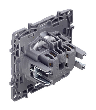 Розетка Legrand Etika встраиваемая алюминий со шторками (672434)