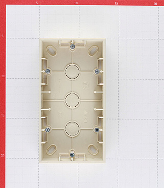 Коробка монтажная Simon 15 двухместная накладная слоновая кость (1590752-031)