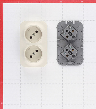 Розетка Legrand Quteo накладная слоновая кость (782261)