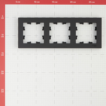 Рамка Systeme Electric AtlasDesign трехместная карбон (ATN001003)