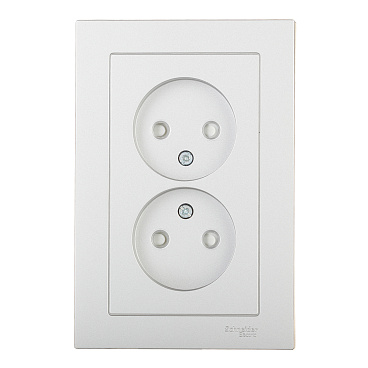 Розетка Systeme Electric AtlasDesign встраиваемая алюминий со шторками (ATN000322)