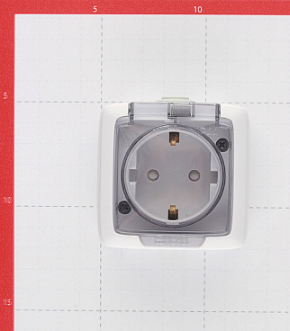 Розетка Hegel Alfa накладная белая со шторками с крышкой (РА16-212)