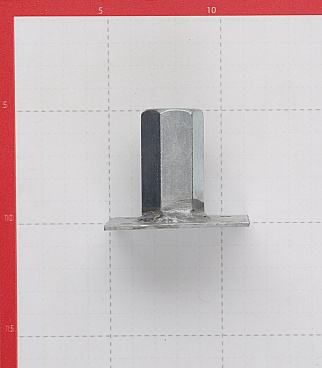 Пластина опорная оцинкованная 60х60х2 мм с гайкой М16