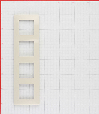 Рамка Legrand Etika четырехместная слоновая кость (672514)