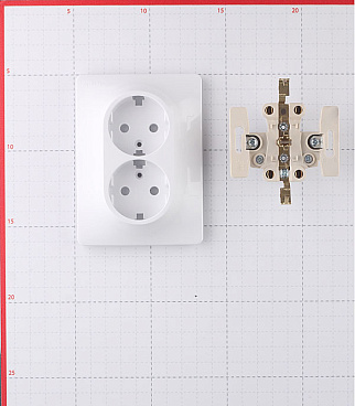 Розетка Systeme Electric Glossa встраиваемая белая (GSL000124)
