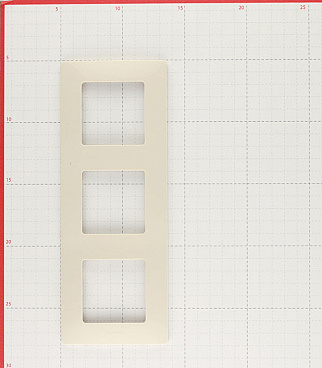 Рамка Legrand Etika трехместная слоновая кость (672513)