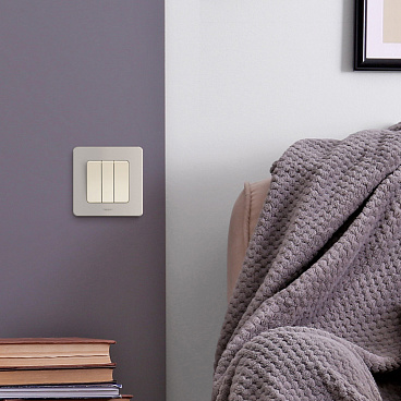 Выключатель Legrand Inspiria трехклавишный встраиваемый слоновая кость (673541)