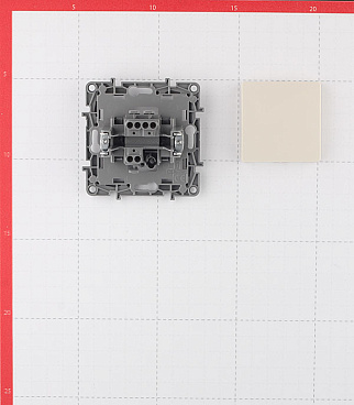Переключатель Legrand Etika одноклавишный встраиваемый слоновая кость (672305)
