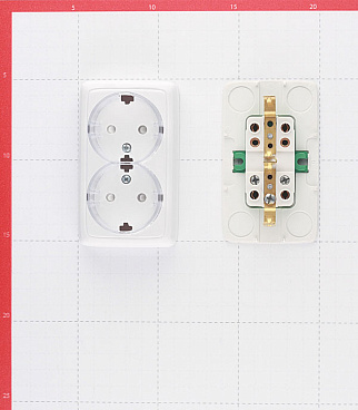 Розетка Hegel Alfa накладная белая тонкая со шторками (РА16-184)