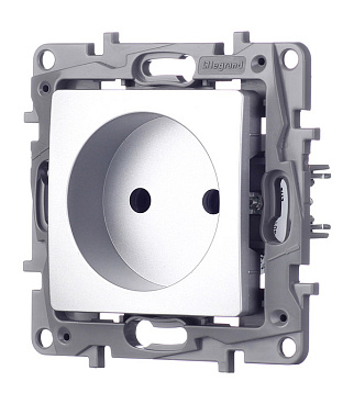Розетка Legrand Etika встраиваемая алюминий со шторками (672434)
