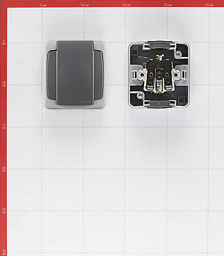 Розетка Makel накладная серая с крышкой (36064099)