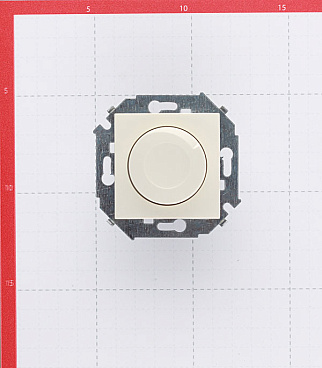 Диммер Simon 15 встраиваемый слоновая кость поворотно-нажимной (1591311-031)