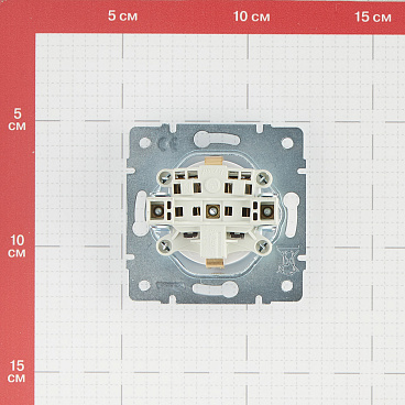 Розетка Lezard Karina встраиваемая белая с крышкой (707-0288-123B)
