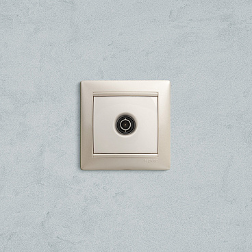 Розетка телевизионная Legrand Valena встраиваемая белая (694284)