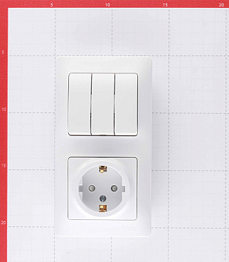 Блок выключатель и розетка Systeme Electric Glossa трехклавишный встраиваемый белый со шторками (GSL000178)