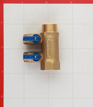 Коллектор Tiemme 1 ВР(г) х 2 выхода 1/2 НР(ш) ЕК х 1 НР(ш) с шаровыми кранами (1820042/1820006)