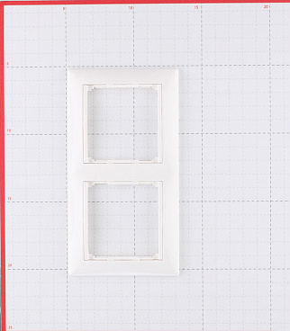 Рамка Legrand Valena двухместная белая (694241)