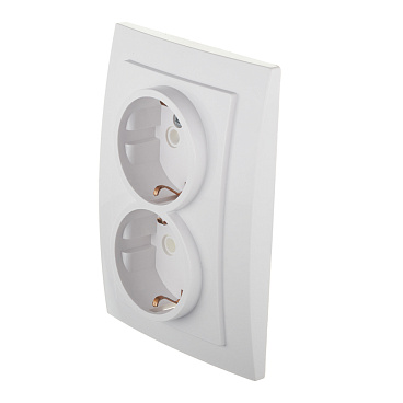 Розетка Svet встраиваемая белая (0216-00281)