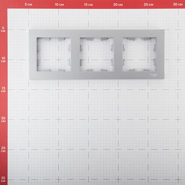 Рамка Systeme Electric AtlasDesign трехместная алюминий (ATN000303)