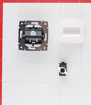 Розетка компьютерная Legrand Valena встраиваемая белая RJ45 (694286)