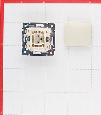 Выключатель Legrand Valena одноклавишный встраиваемый слоновая кость (695600)